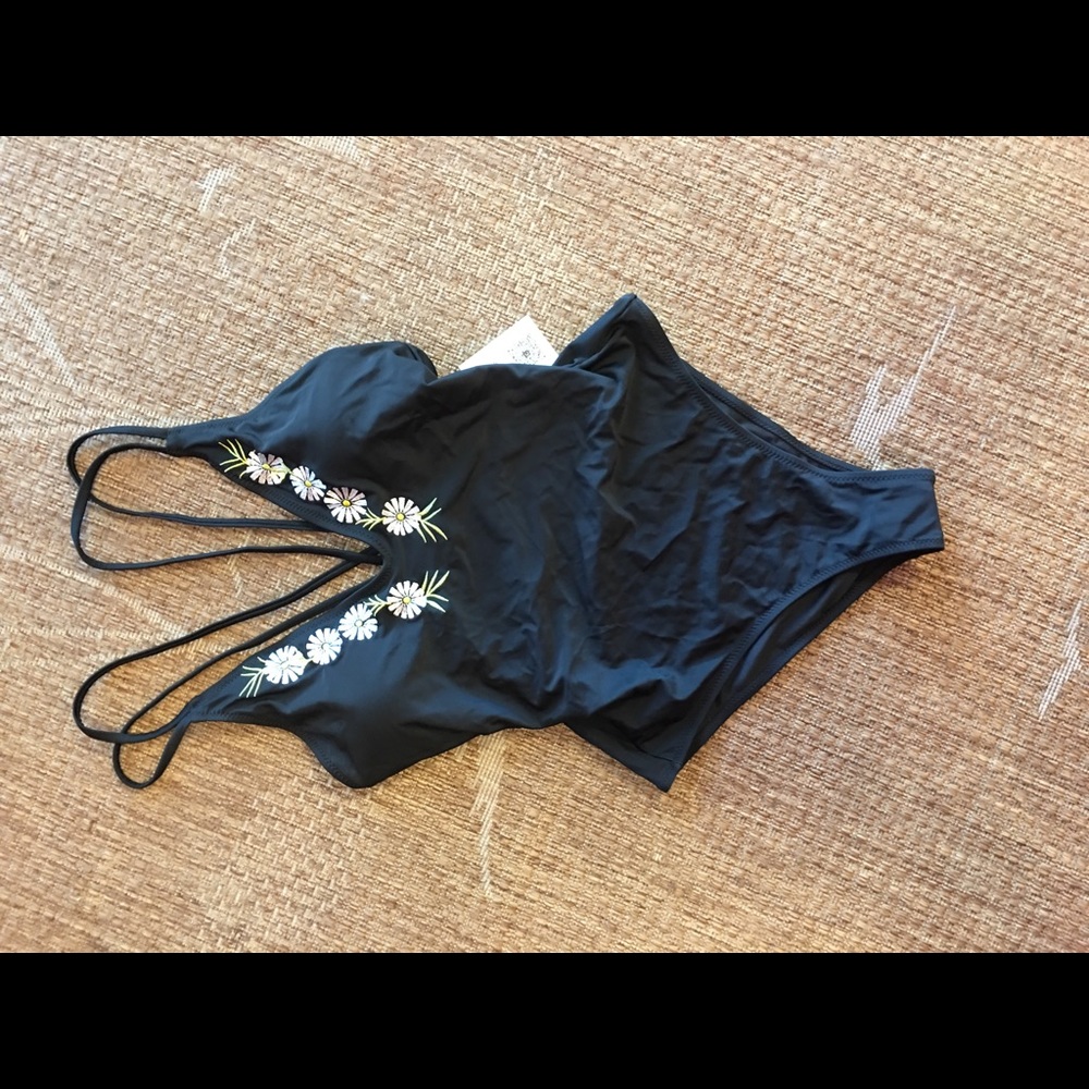 Cupshe one piece daisy flower swim suit